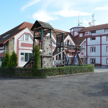 Famozclub Hotel Bakov nad Jizerou Exterior photo