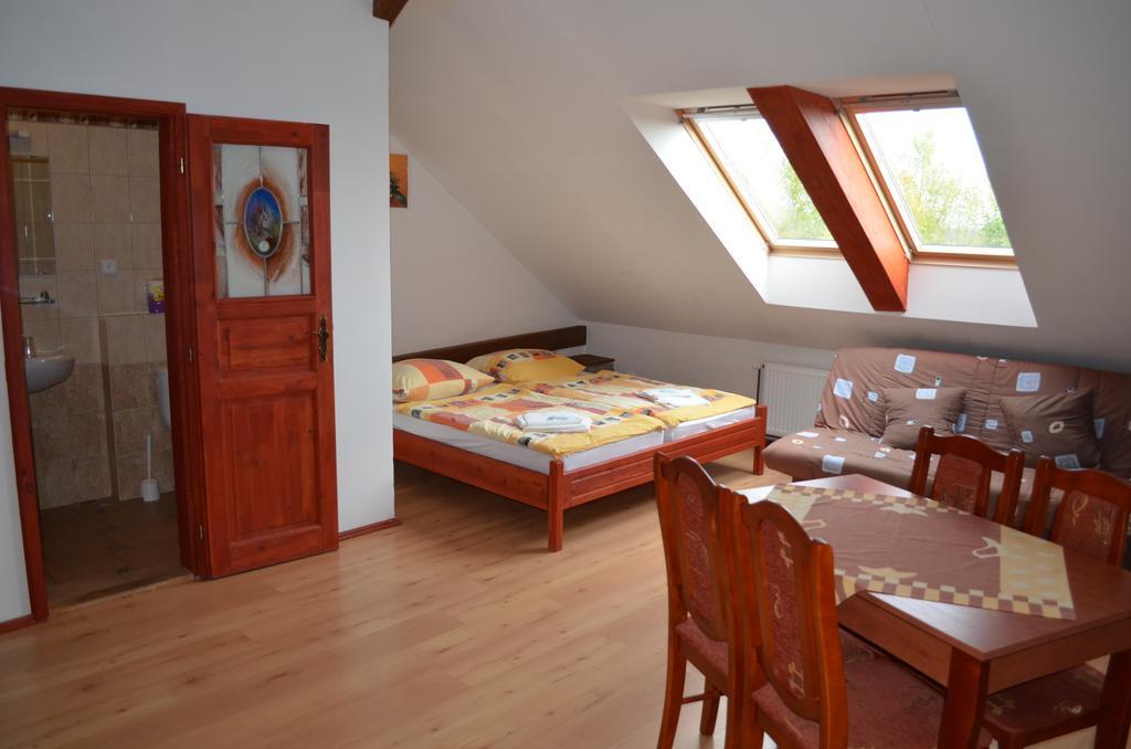 Famozclub Hotel Bakov nad Jizerou Room photo