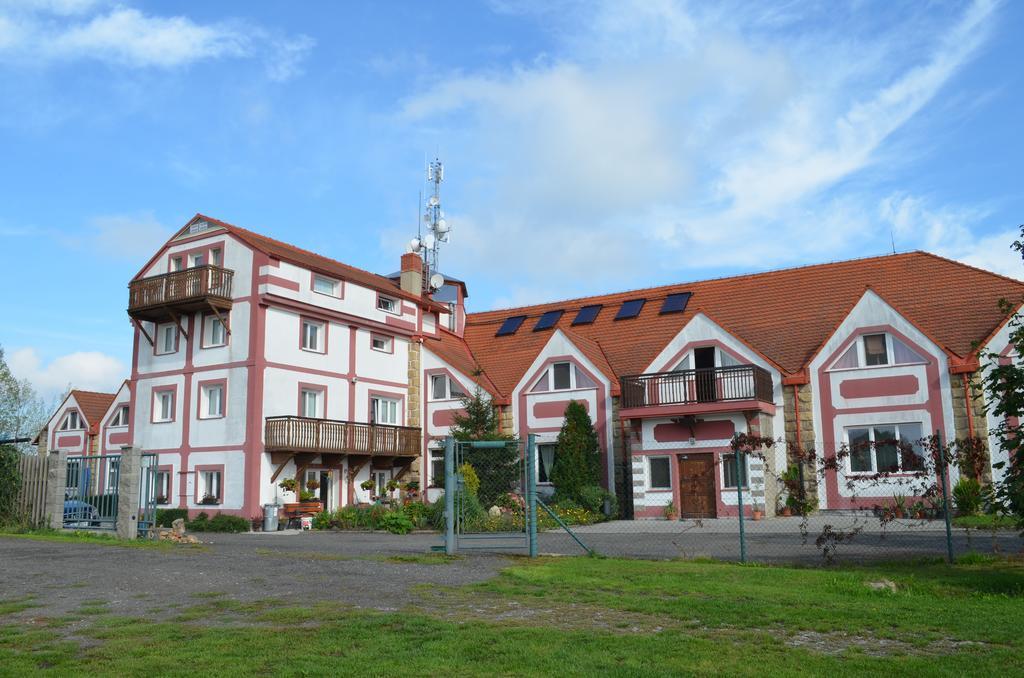 Famozclub Hotel Bakov nad Jizerou Exterior photo