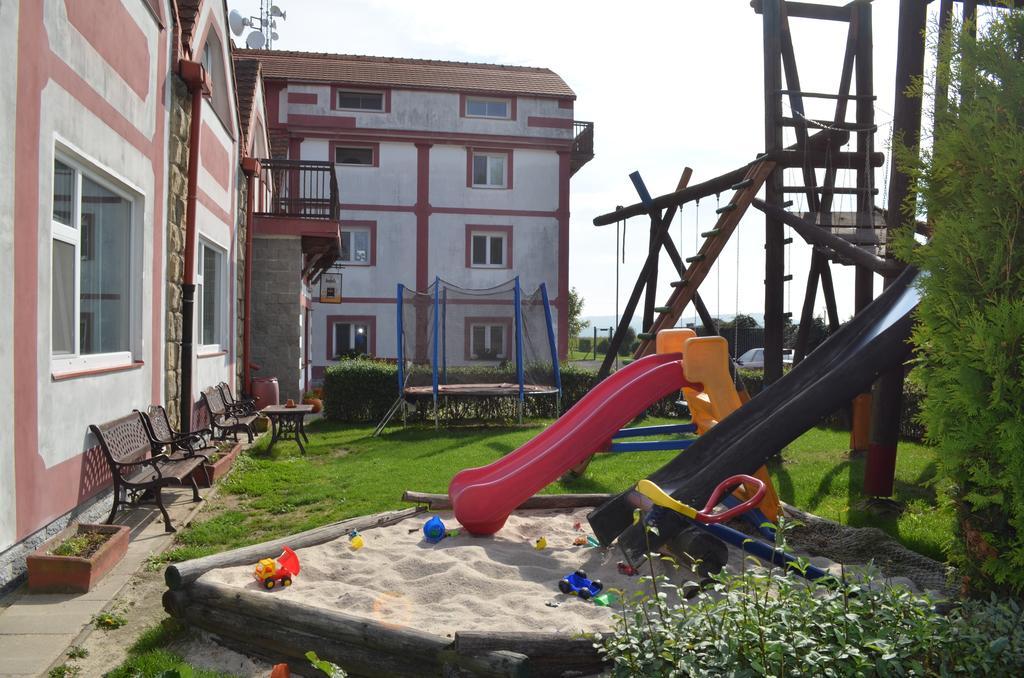 Famozclub Hotel Bakov nad Jizerou Exterior photo