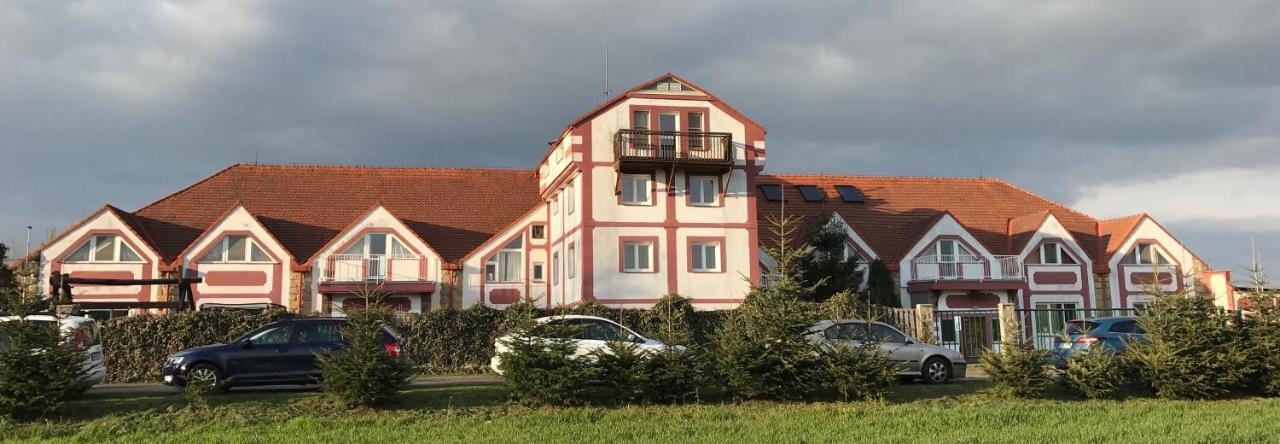 Famozclub Hotel Bakov nad Jizerou Exterior photo