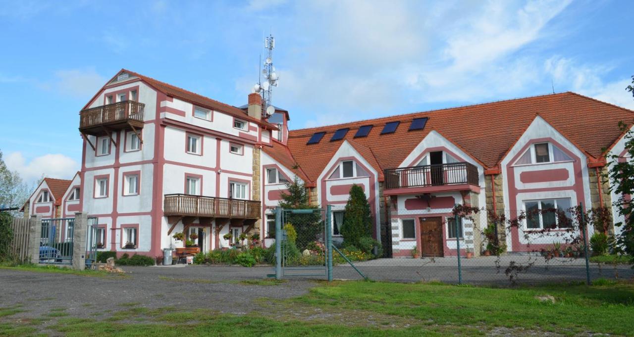 Famozclub Hotel Bakov nad Jizerou Exterior photo