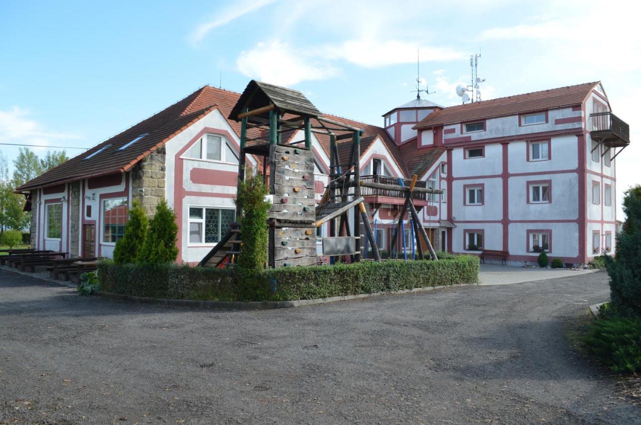 Famozclub Hotel Bakov nad Jizerou Exterior photo